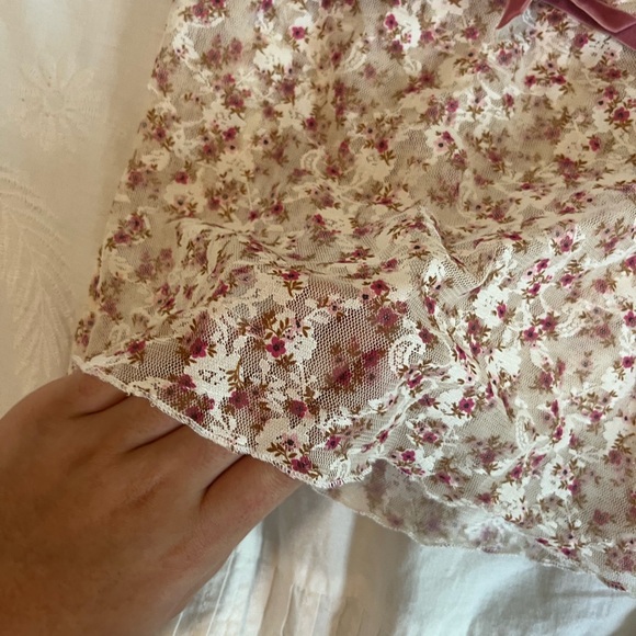 FULL TILT Printed Lace Womens V-Neck Top - Picture 3 of 4